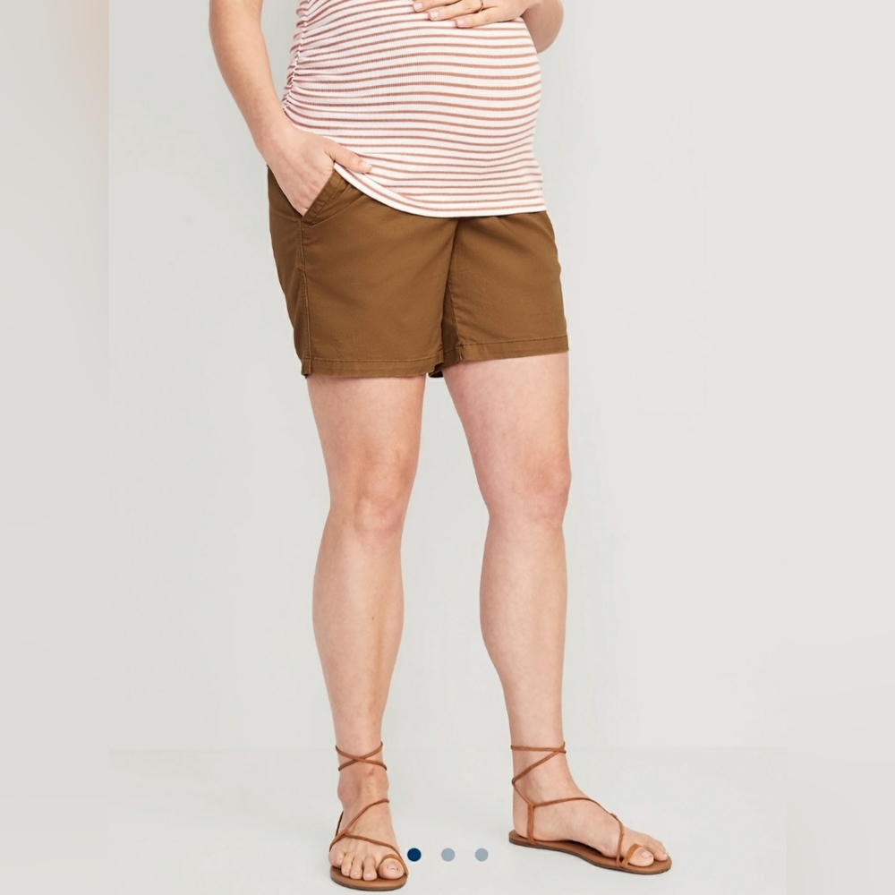 Old Navy Maternity Shorts in Tan, Size S